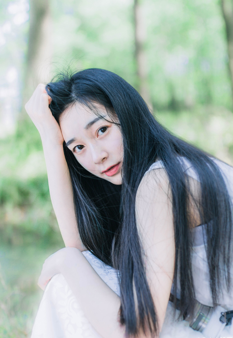 “张任想必已经被诸位囚禁，可对？”庞统没有接话，而是反问道，这种时候，自然不能正大光明的将自己的看法提出来，说我要你们投降，那对方本能的会产生抵触。